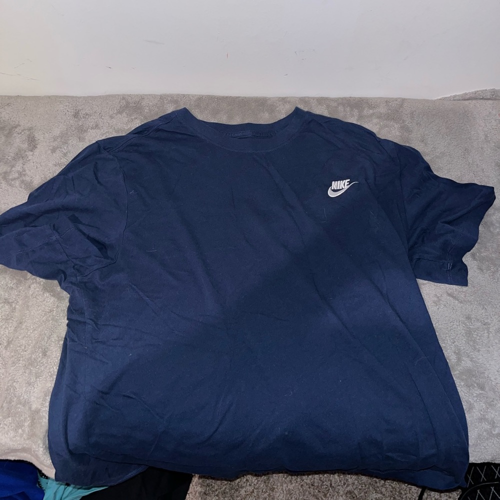 navy blue tshirt
